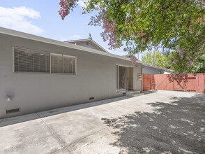 2010 San Ramon Apartments in Mountain View, CA - Building Photo - Interior Photo