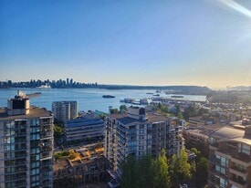151 2nd St W in North Vancouver, BC - Building Photo