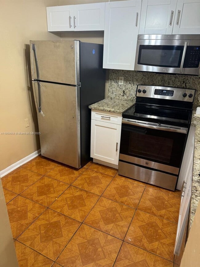 property at 984 Lake Victoria Dr