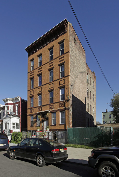 198 Delaware Ave in Jersey City, NJ - Building Photo