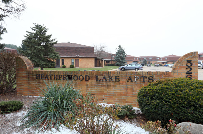 Heatherwood Lake in Brunswick, OH - Foto de edificio - Building Photo