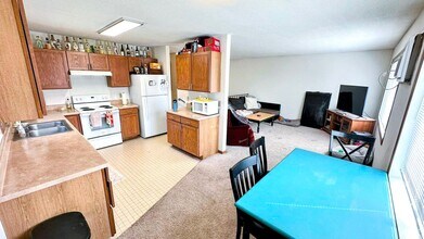 795 Weeks Ave SE in Minneapolis, MN - Building Photo - Building Photo