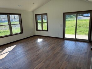 2731 Barnhill Rd SE in New Philadelphia, OH - Building Photo - Building Photo