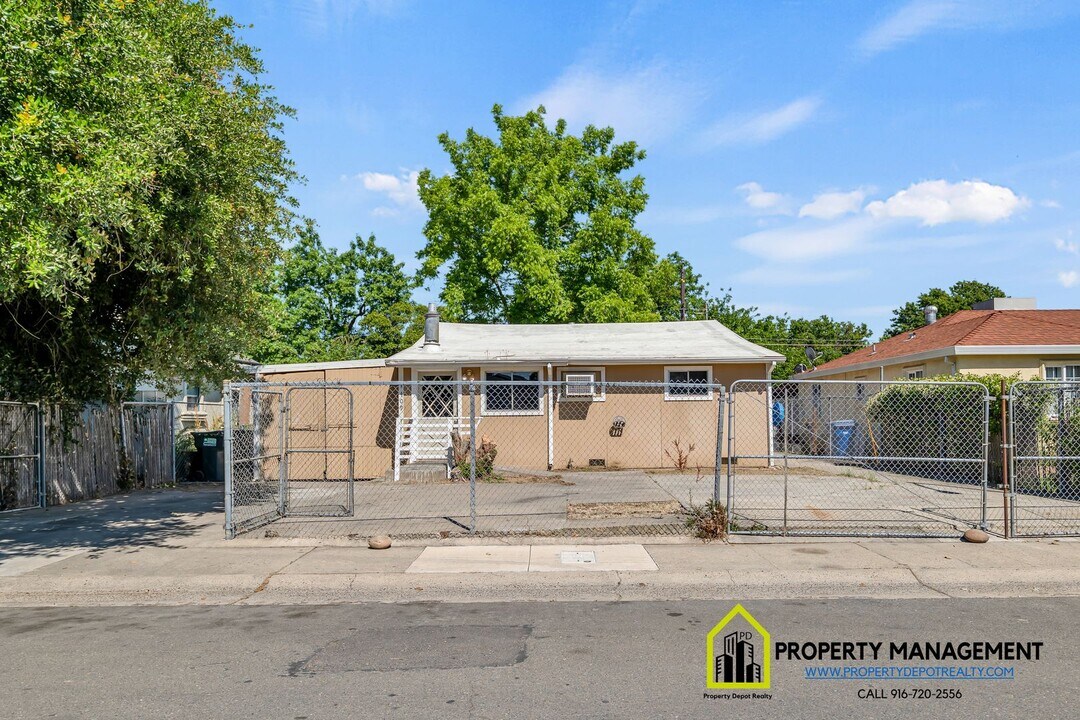 4409 E Nichols Ave in Sacramento, CA - Building Photo