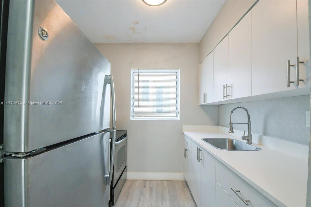 934 Meridian Ave in Miami Beach, FL - Building Photo