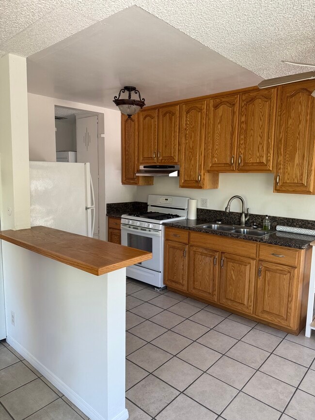 2608 Manhattan Ave, Unit B in Montrose, CA - Building Photo - Building Photo