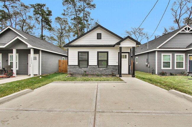 16426 Eastchase St in Montgomery, TX - Foto de edificio - Building Photo