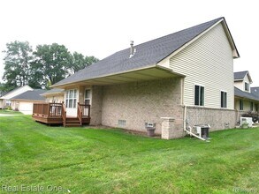 5499 Seabreeze Ln in Sterling Heights, MI - Building Photo - Building Photo