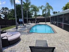 109 Gibraltar St in Royal Palm Beach, FL - Building Photo - Building Photo