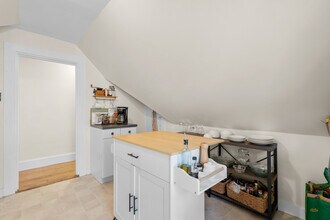 5 Wenham St, Unit 3 in Boston, MA - Foto de edificio - Building Photo