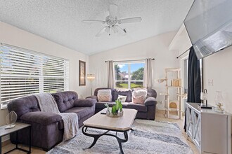 5078 Willow Pond Rd W in West Palm Beach, FL - Building Photo - Building Photo