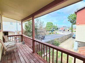 705 Harris Ave-Unit -42 in Kemah, TX - Foto de edificio - Building Photo