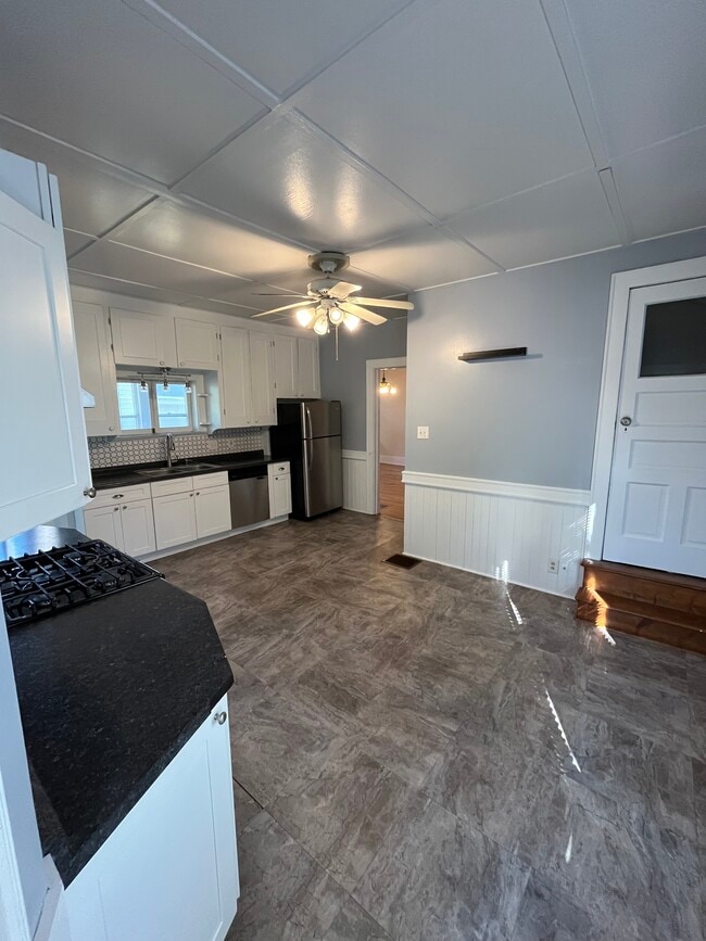 13 Clark St, Unit Lower in Canandaigua, NY - Building Photo - Building Photo
