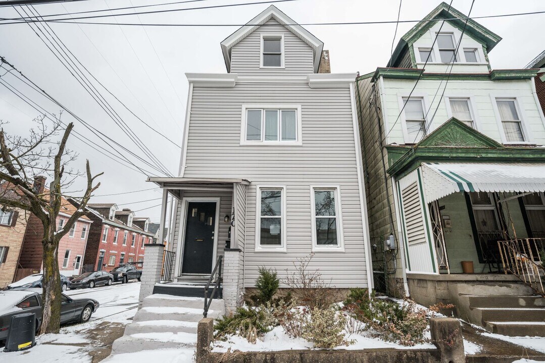 120 N Mathilda St in Pittsburgh, PA - Building Photo