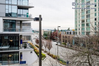 11000 NE 10th St in Bellevue, WA - Building Photo - Building Photo