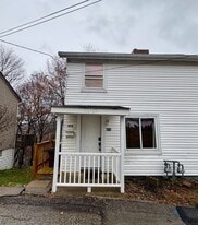 470-474 Stang Ave in Leechburg, PA - Building Photo