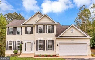 6951 Benton Ct in King George, VA - Building Photo