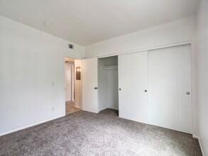 Santa Cruz Villas in Phoenix, AZ - Building Photo - Building Photo