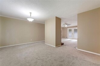 921 Hemingway Rd in Stone Mountain, GA - Building Photo - Building Photo