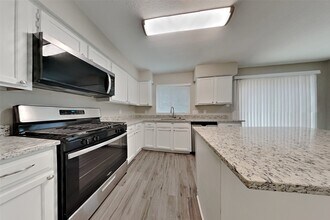 16907 Spruce Run Dr in Spring, TX - Foto de edificio - Building Photo