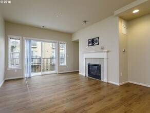 187 NE 79th Ave in Hillsboro, OR - Building Photo - Building Photo