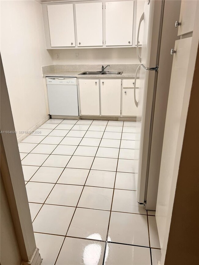 700 NW 214th St in Miami Gardens, FL - Building Photo - Building Photo