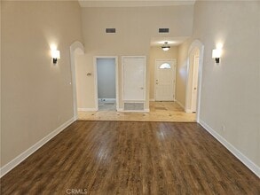 26034 Tampico Dr, Unit 202 in Santa Clarita, CA - Building Photo - Building Photo