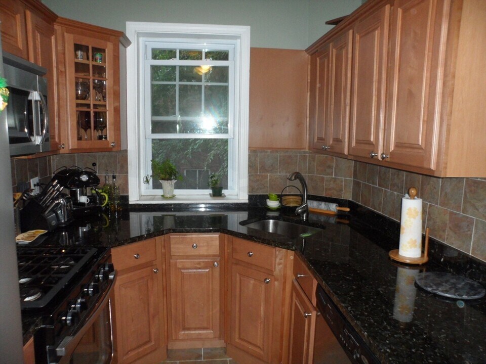 10 Lanark Rd in Brookline, MA - Building Photo