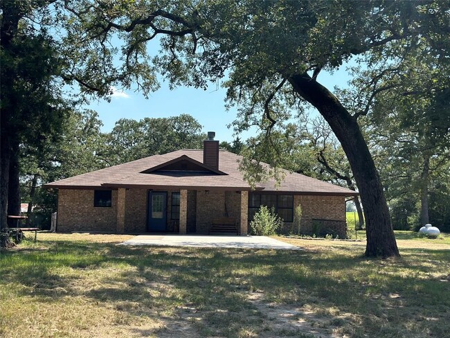 2071 Co Rd 108 in Lincoln, TX - Building Photo - Building Photo