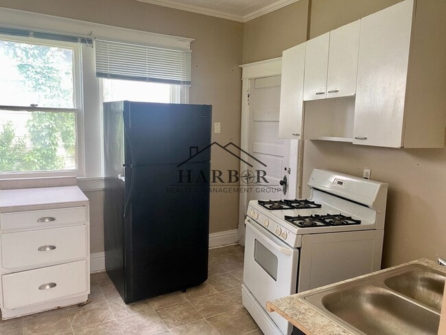 property at 17 6th Ave SE