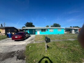 320 W 16th Way in West Palm Beach, FL - Building Photo