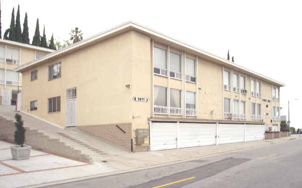 Crest View Apartments in Los Angeles, CA - Building Photo