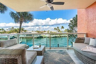 2650 Lake Shore Dr, Unit 201 in Riviera Beach, FL - Building Photo