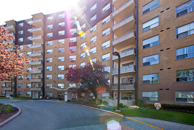 Fairway Towers in Sarnia, ON - Foto de edificio - Building Photo