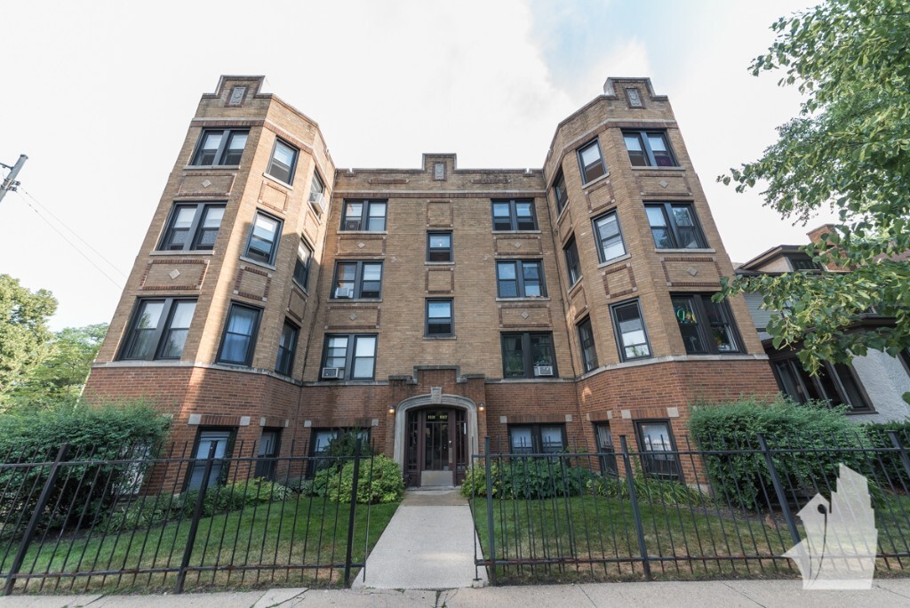 1425 W Hutchinson St, Unit 1 in Chicago, IL - Building Photo