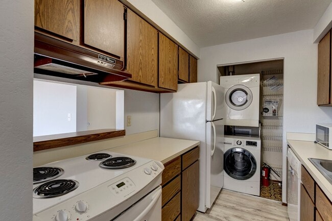 270 SE Barrington Dr in Oak Harbor, WA - Building Photo - Building Photo