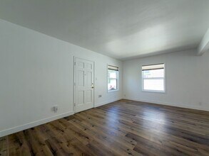 316 N Kenwood St in Burbank, CA - Foto de edificio - Building Photo