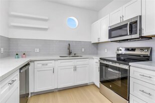 4465 SW 160th Ave in Miramar, FL - Building Photo