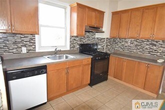 60 Main St-Unit -2 in Sayreville, NJ - Building Photo - Building Photo