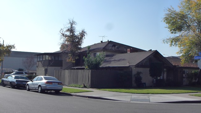 2560 E Terrace St in Anaheim, CA - Building Photo - Other