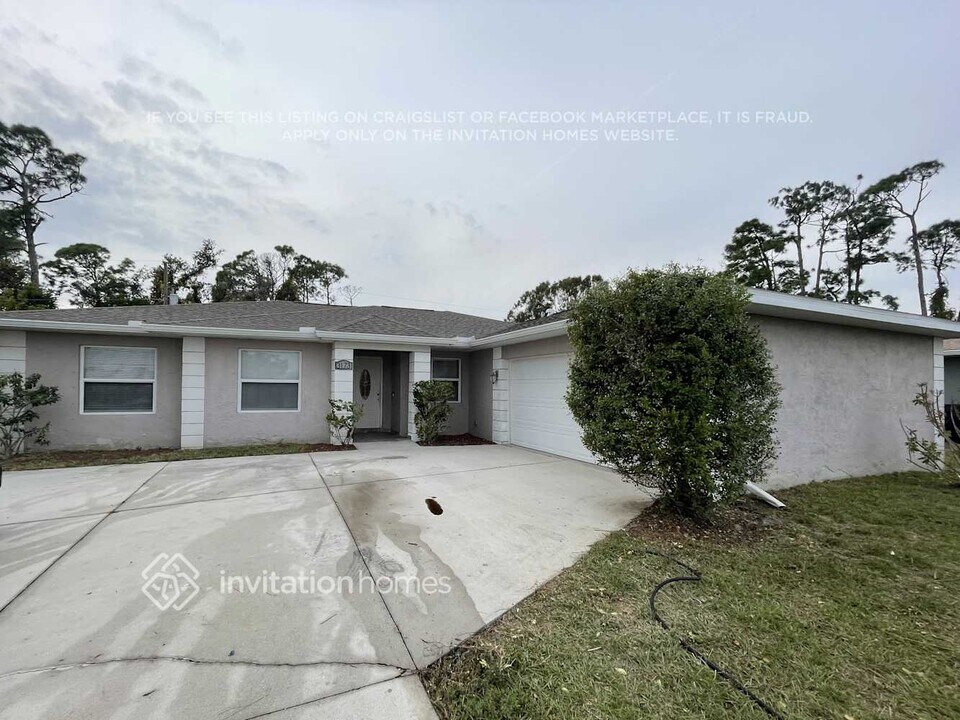 3173 Pellam Blvd in Port Charlotte, FL - Building Photo