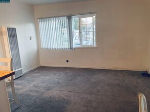 1926 Alcatraz Ave in Berkeley, CA - Building Photo - Building Photo