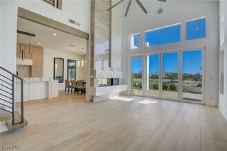 9116 Eagle Ridge Dr in Las Vegas, NV - Foto de edificio - Building Photo