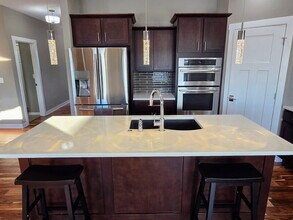 482 NE Westgate Dr in Waukee, IA - Building Photo - Building Photo