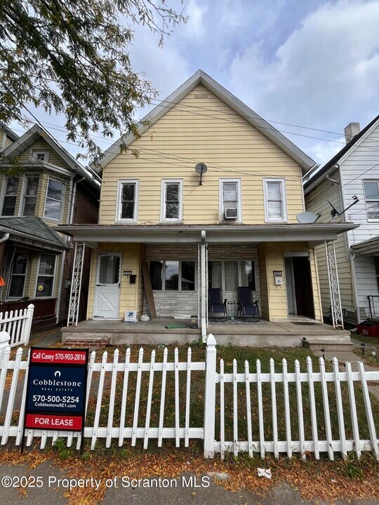 219 Ash St in Scranton, PA - Building Photo