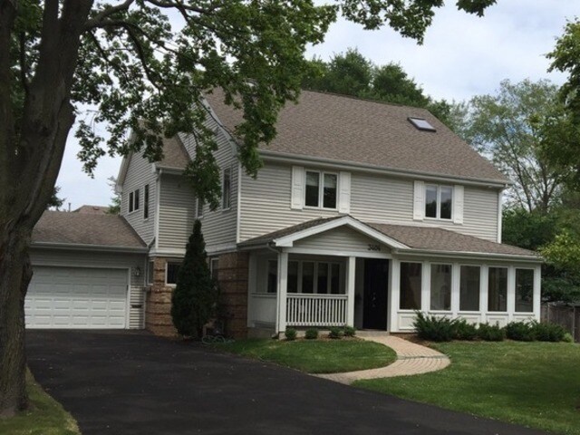 3404 Linneman St in Glenview, IL - Building Photo