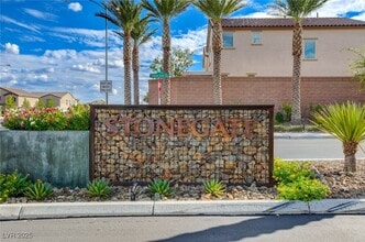 864 Royal Amethyst Way in Las Vegas, NV - Building Photo - Building Photo