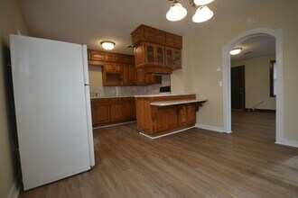 728 E Maupin St in Bolivar, MO - Building Photo - Building Photo