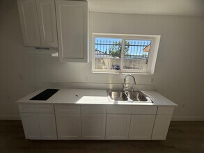 7533 Vineland Ave, Unit 10 in Los Angeles, CA - Building Photo - Building Photo