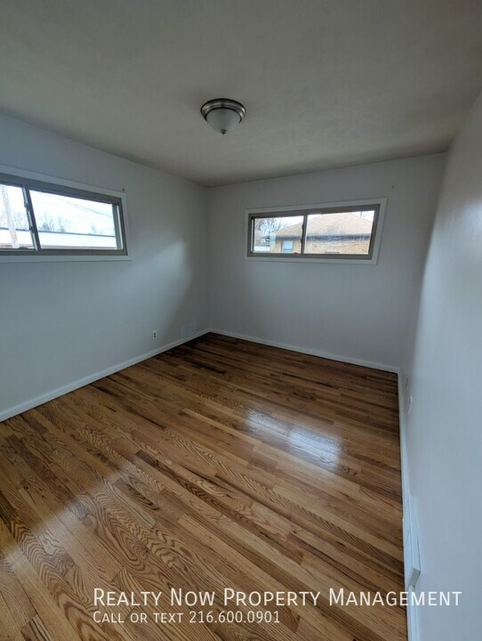 15334 Triskett Rd in Cleveland, OH - Foto de edificio